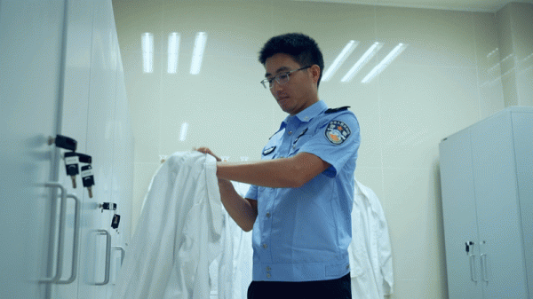 大圣策略 全国先进工作者赵建: 破解“死亡密码”的法医青年